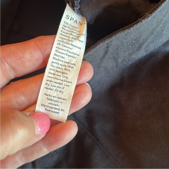 Two pair for price of one!!  Spanx white shorts NWOT and black shorts worn once - Picture 14 of 14